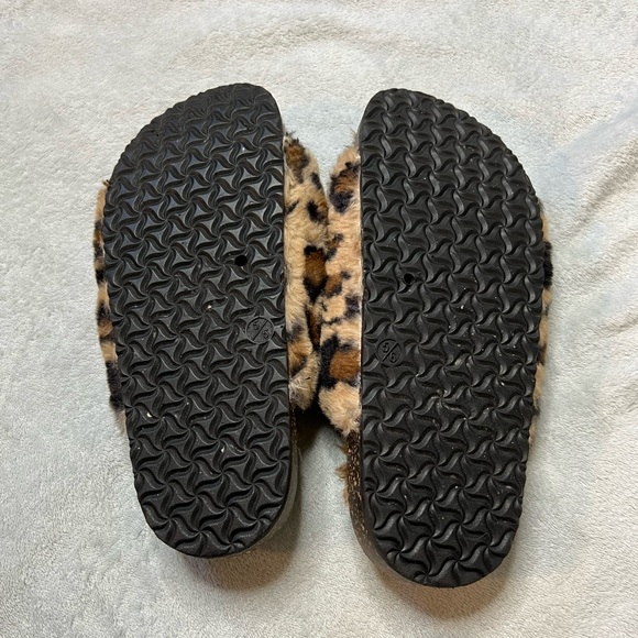 Leopard Fuzzy Slide On Sandal/ Slipper - Picture 5 of 5